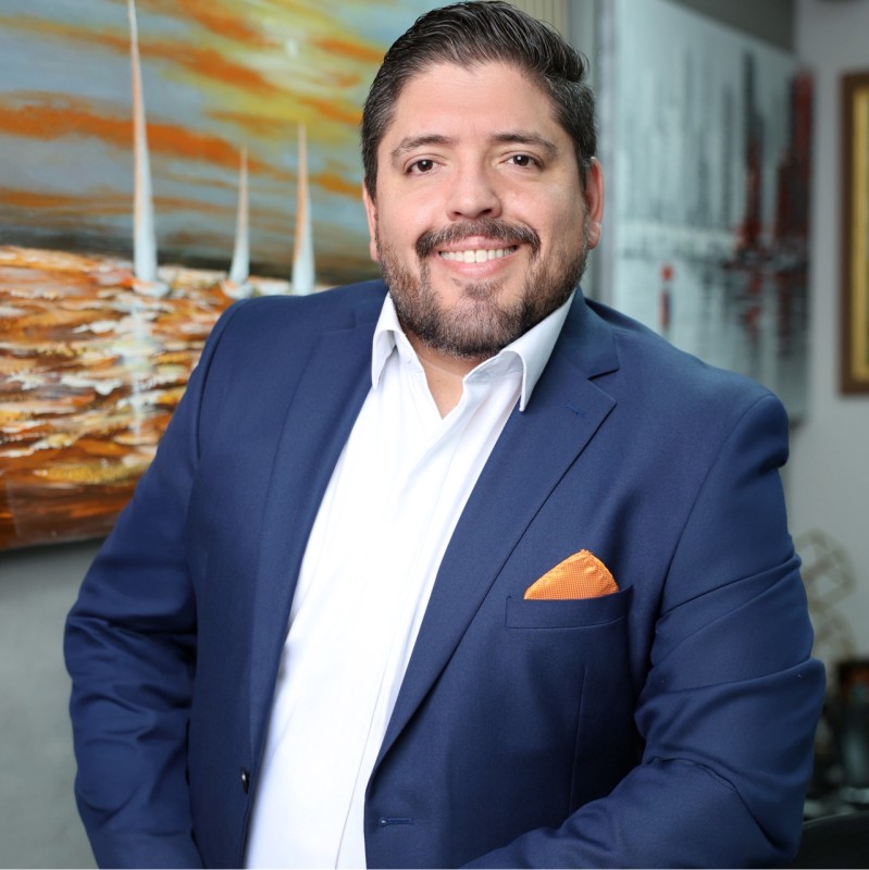 Portrait of Roberto Santos